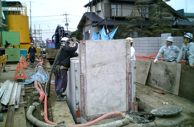 沈埋工法による雨水管渠施工状況